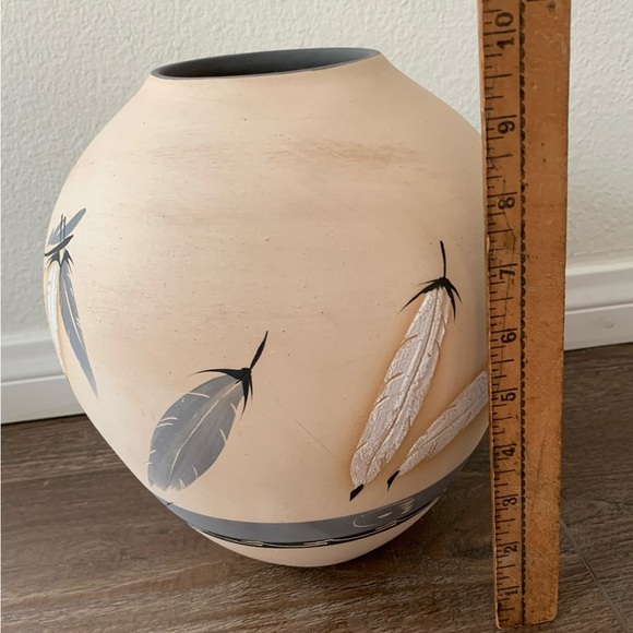 Vintage Native American Pottery Vase Signed By Grey Father, 1985 - Picture 2 of 13